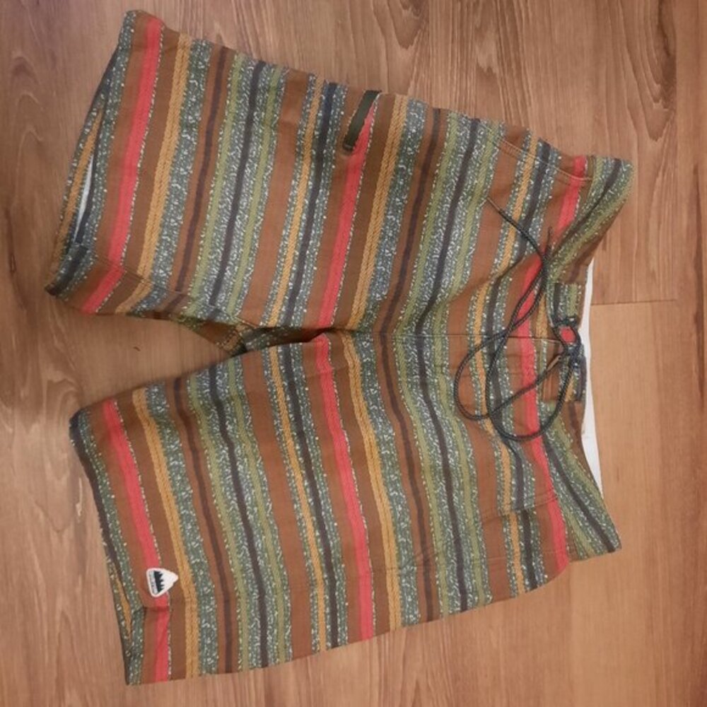 Burton shorts Size 30 good condition